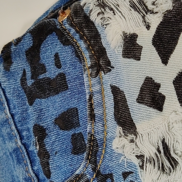 Signature jeans shorts  painted distressed Size M. - Picture 7 of 10